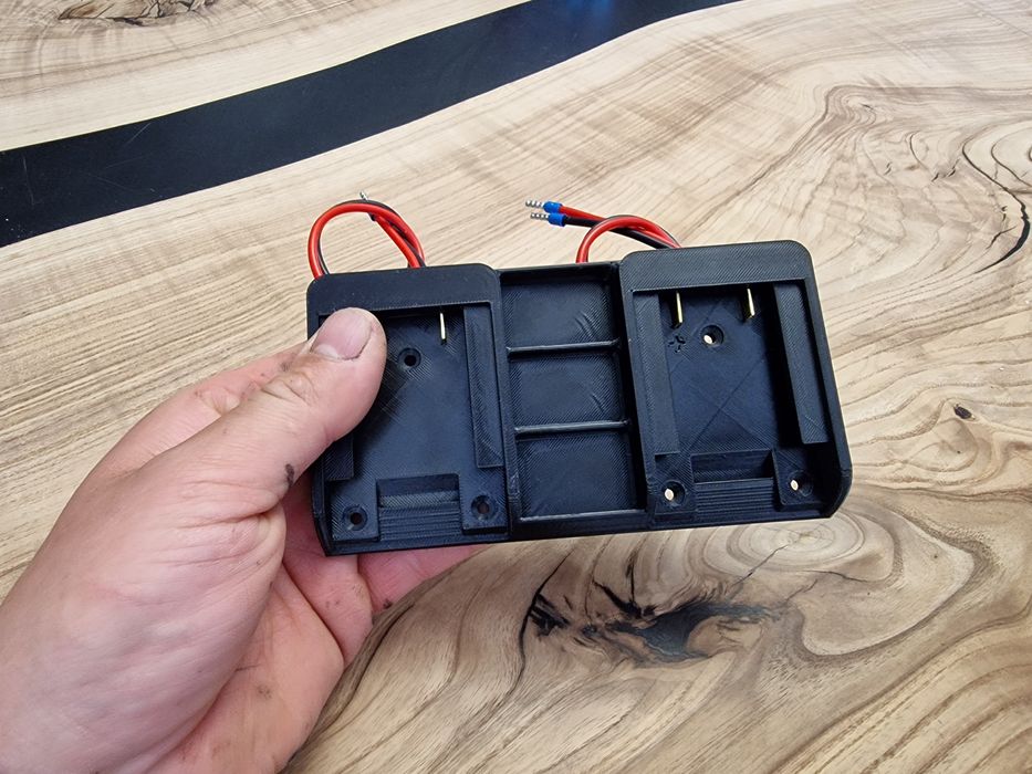 Adapter Dewalt na dwa akumulatory