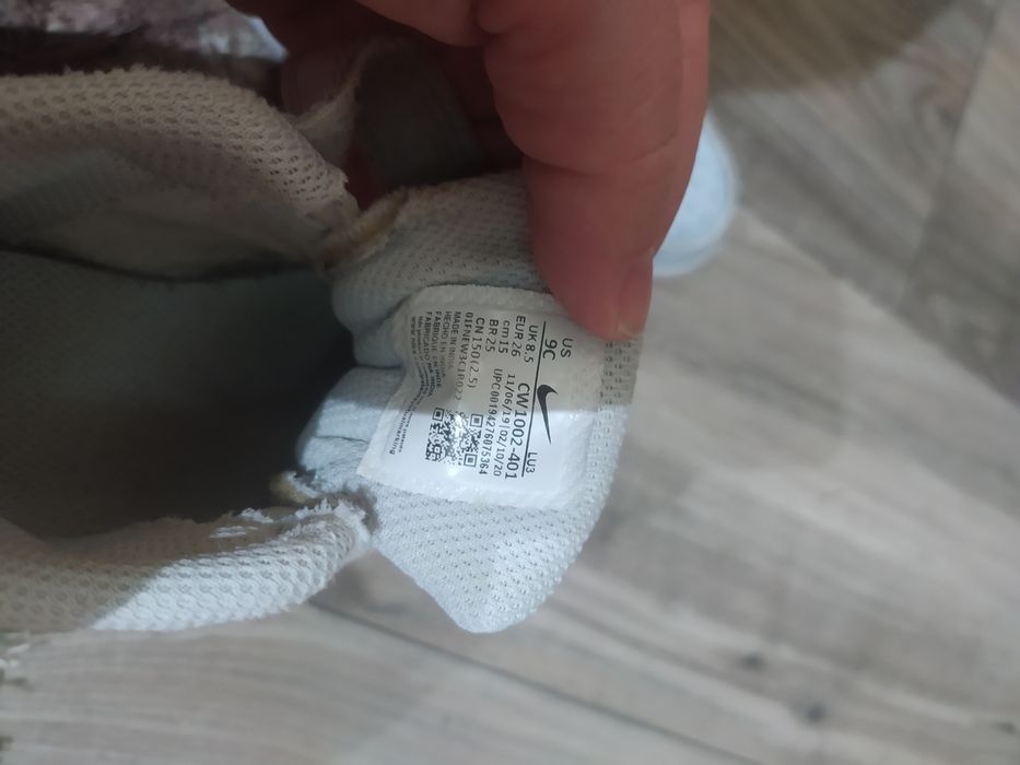 Półbuty sneakersy buty jesienne wiosenne na rzepy r 26 Nike