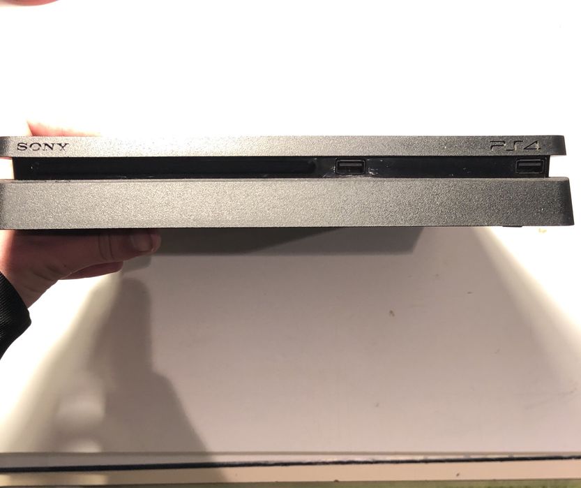 Ps4 usada sem comando como nova