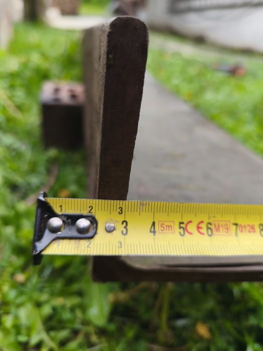 Кутник металевий