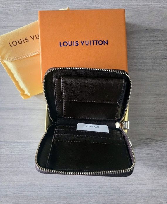 Maly portfel w pudełku