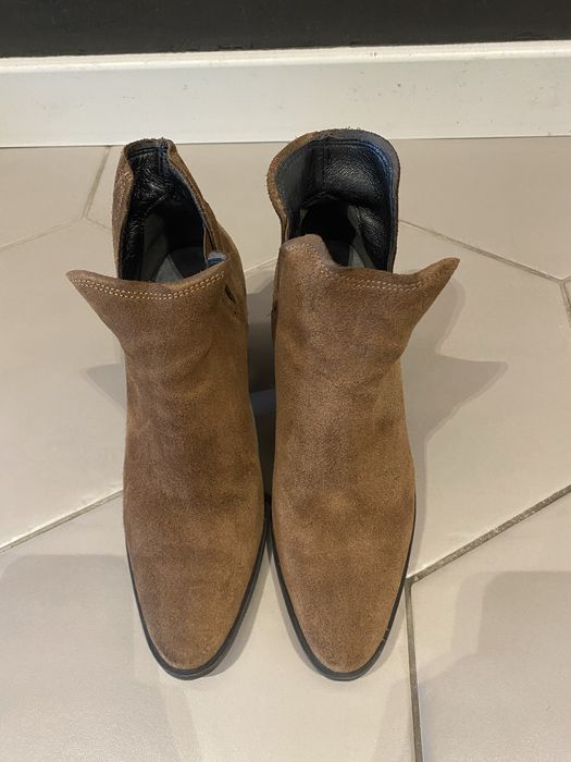 Brązowe botki na obcasie ryłko