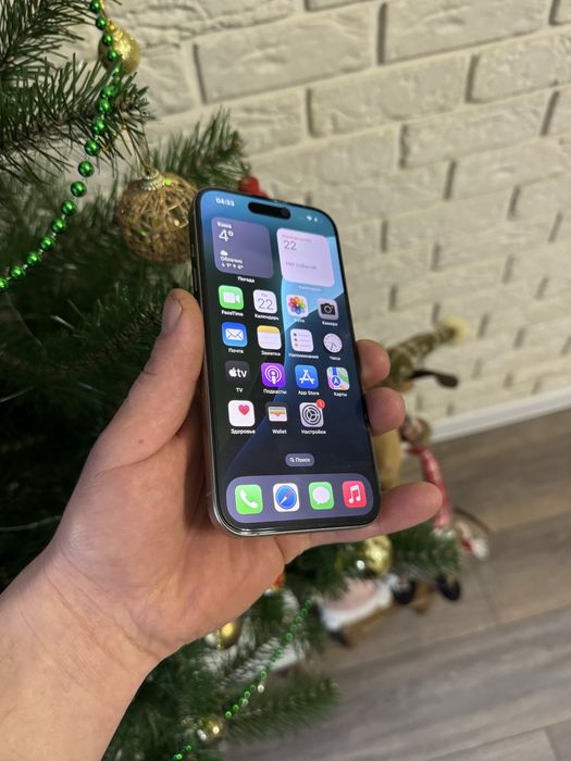 Продам iPhone 15 pro 256 titanium natural