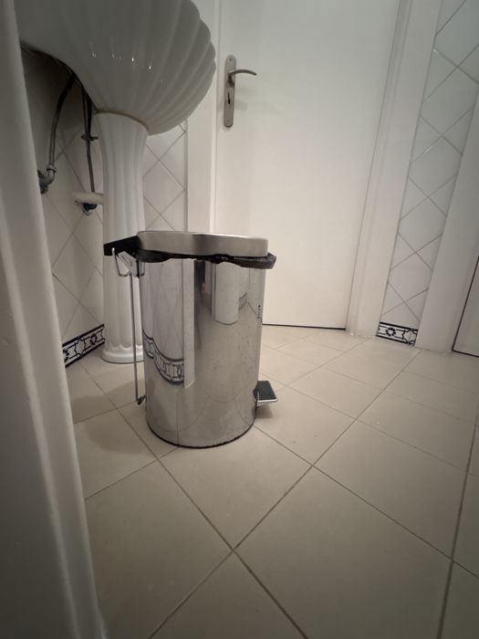 Caixote do lixo casa de banho grande