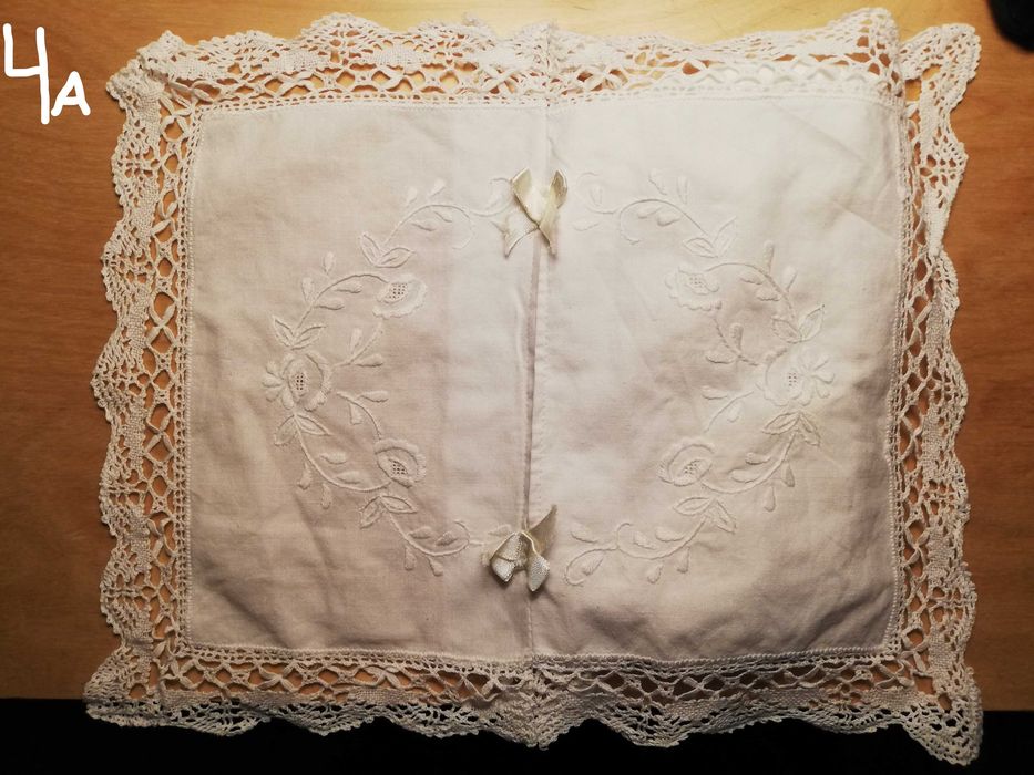 Conjunto de vários panos bordados