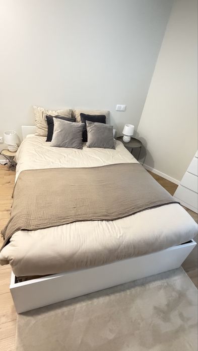 Vendo Cama Casal 160x200 com Colchão de Molas Ensacadas Incluido