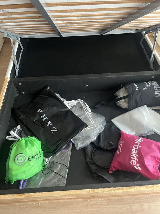 Cama Sommier com arrumaçao e colchão