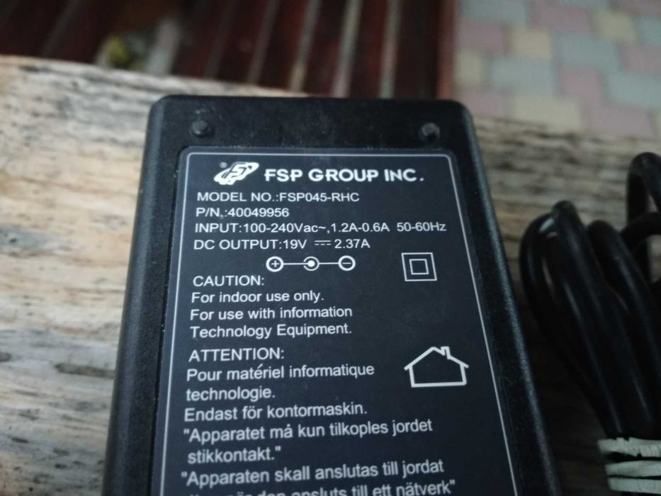 Блок живлення для ноутбука 45 W FSP 19 V 2.37A тонкий штекер