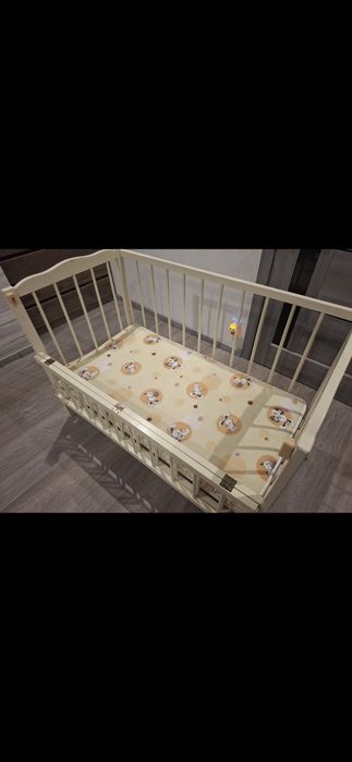 Кроватка детская и матрасик