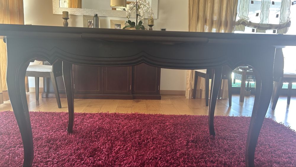 Mesa de jantar de madeira