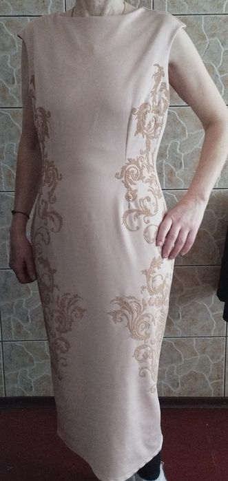 Котельне плаття .кремового кольору на р.46 .оздоблення вишивкою бісеро
