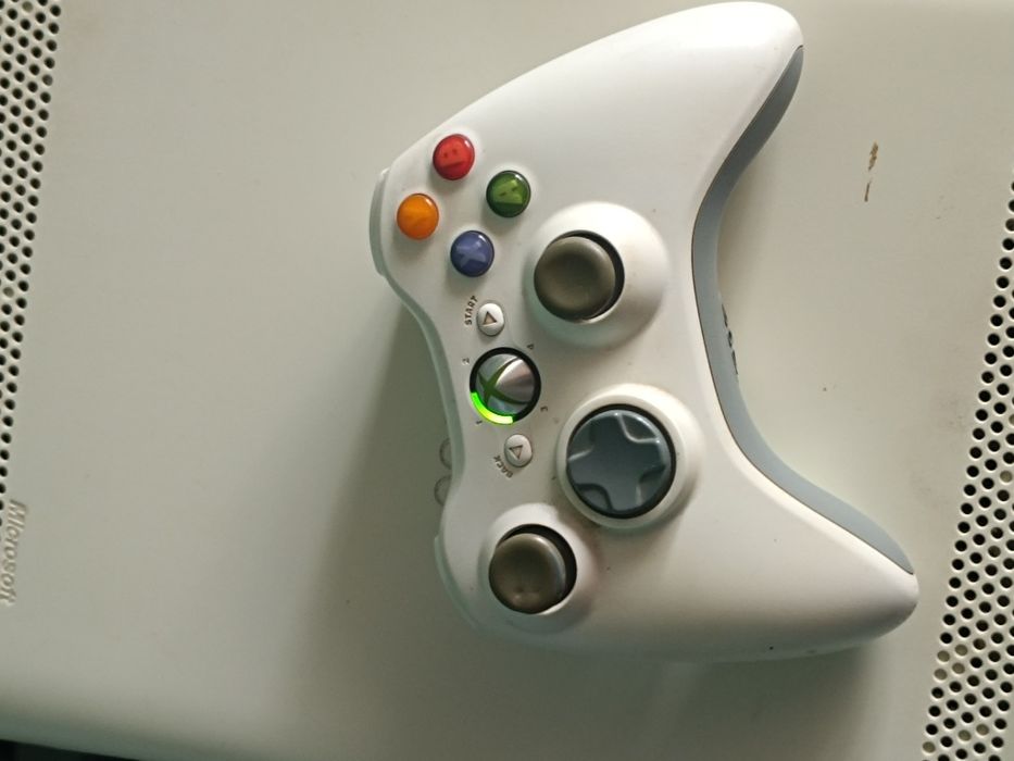 konsola Xbox 360 plus pad
