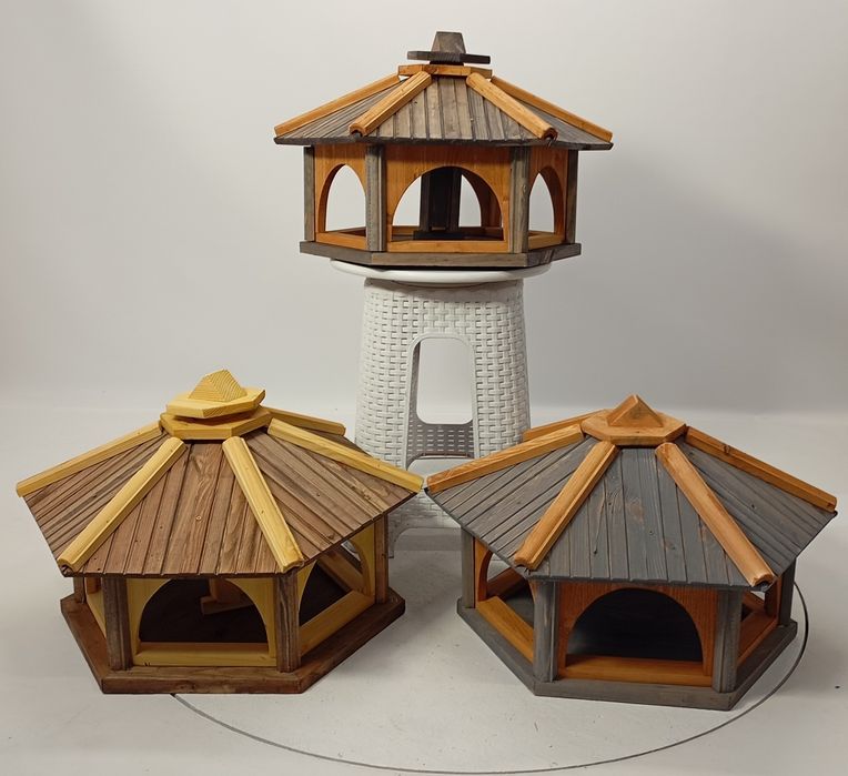 Karmnik dla ptaków - różne rodzaje i kolorystyka