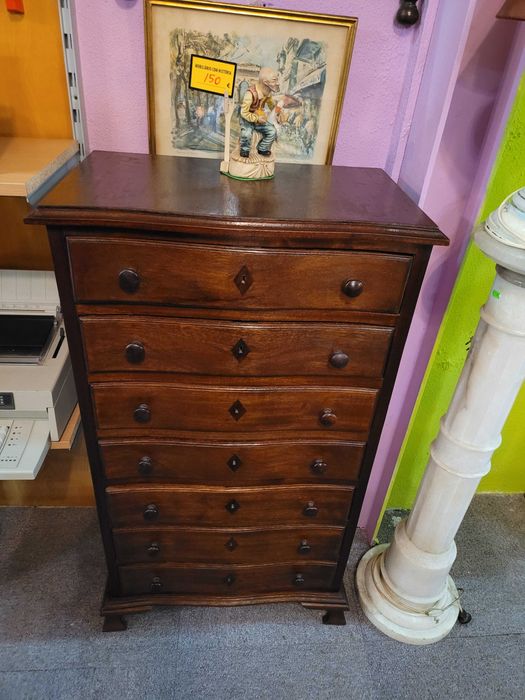 Camiseiro em madeira com sete gavetas - Muito bom estado geral