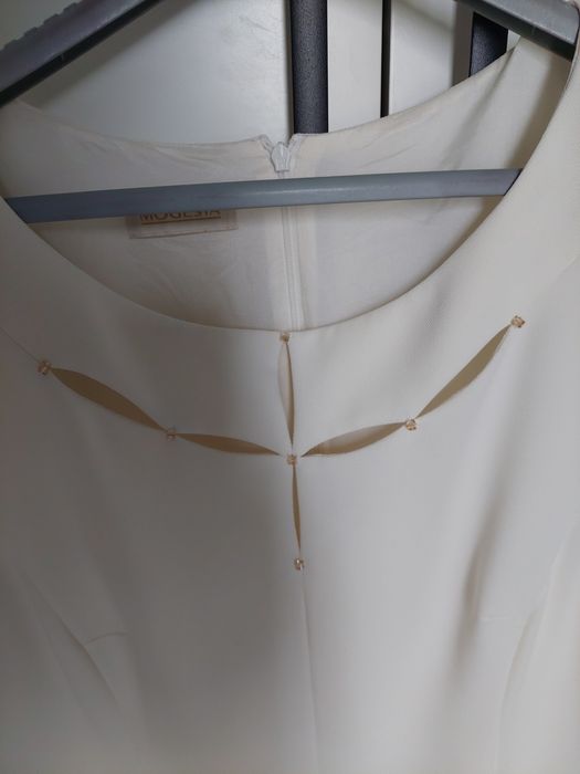 Elegancka sukienka Modesta