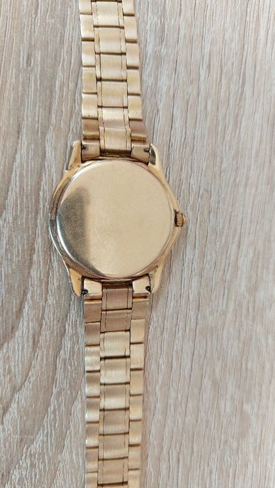 Złoty klasyczny zegarek Tissot
