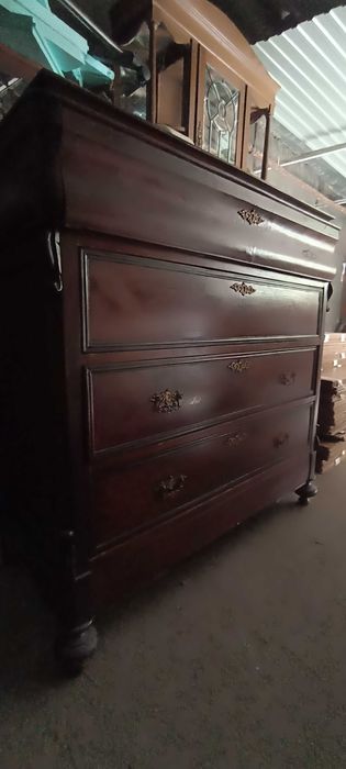 Móveis antigos. Motivo desocupar