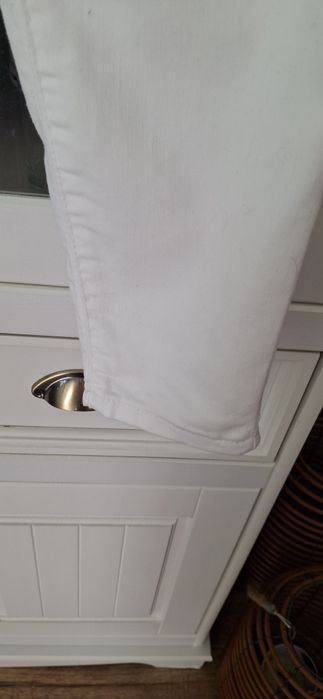 Biale damskie spodnie rurki skinny XS 

Pas 70cm 
Długość 90cm