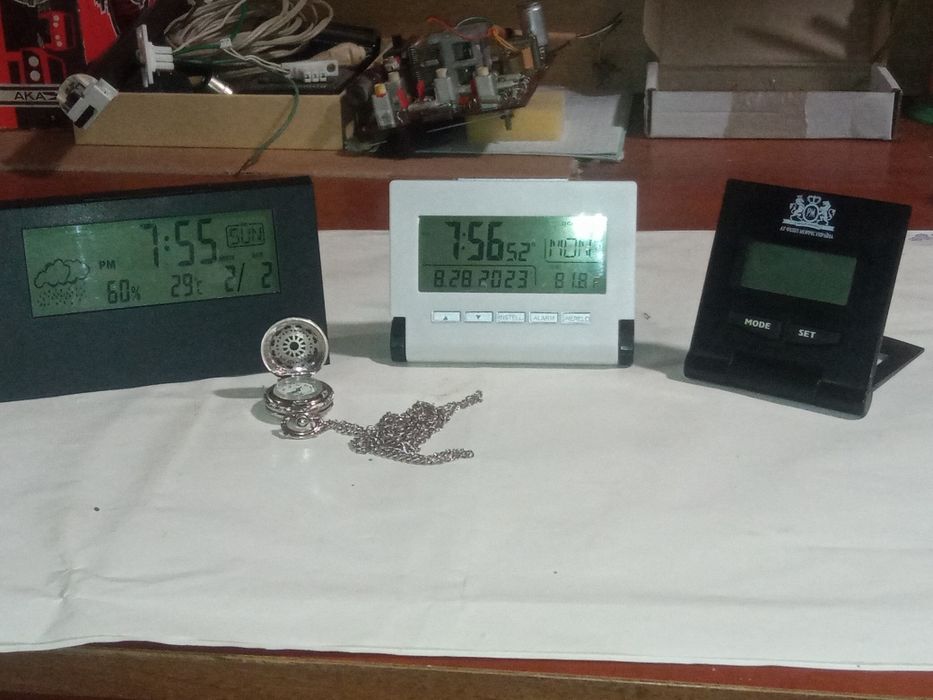 Часы будильники электронные