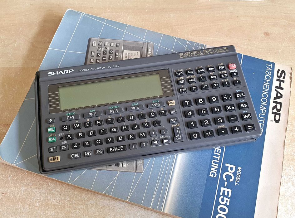 Calculadora científica tipo computador de bolso, SHARP PC-E500