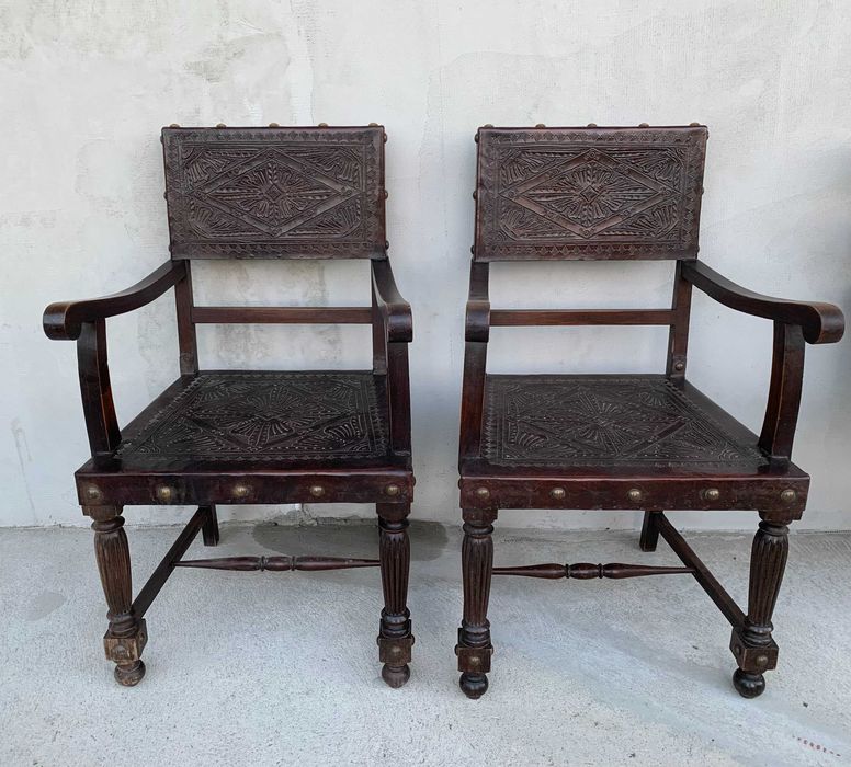 cadeirão antigo em pele