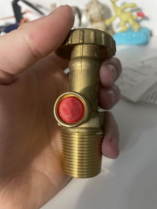 Вентиль на газовий балон Safegas W21.8x1/14-LH