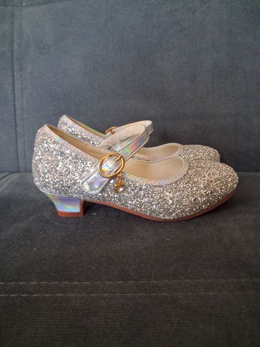 Buty na obcasie dla dziewczynki 32