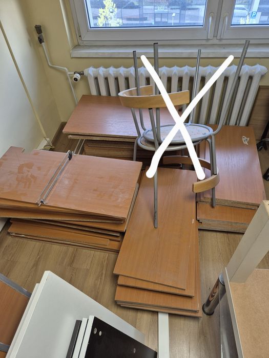 Meble biurowe: biurka, płyty meblowe, drzwi przesuwne