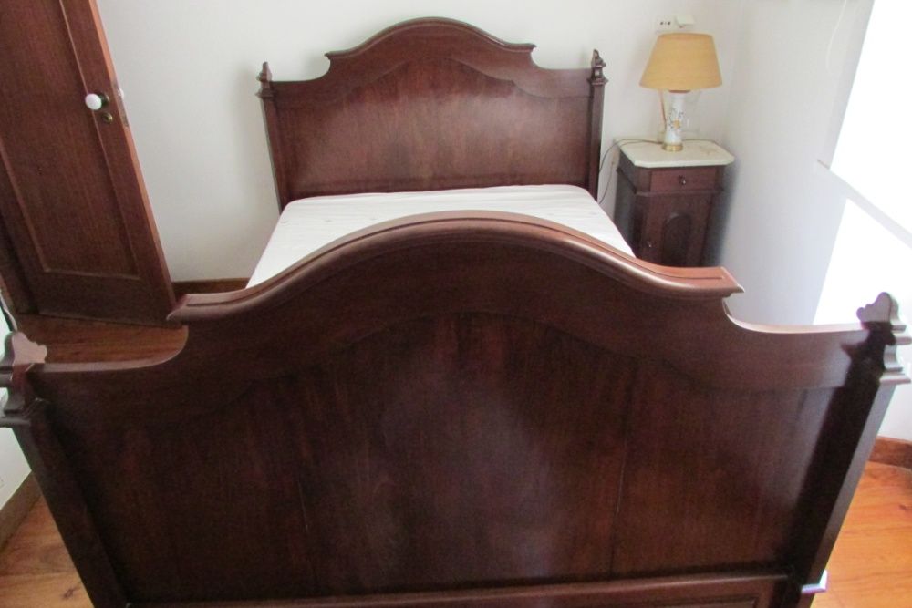 Cama clássica restaurada