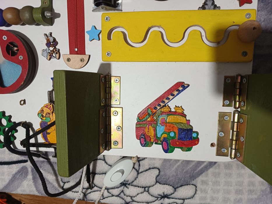 Бізідошка на стіну