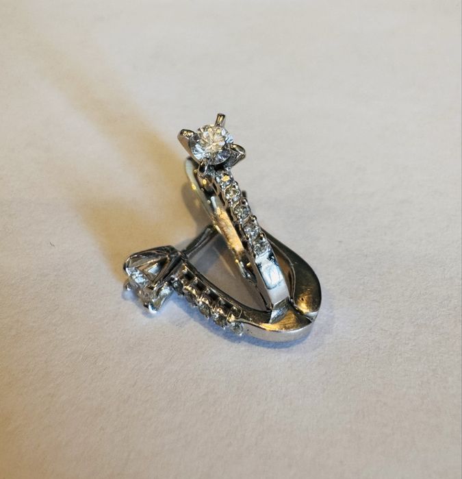 Золотые серьги с бриллиантами