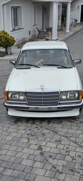 Mercedes coupe c123 w123
