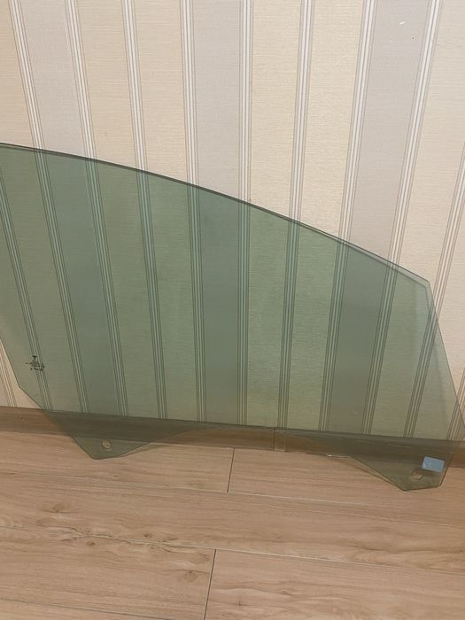 Скло ліве переднє водійське Tesla x plaid 2024