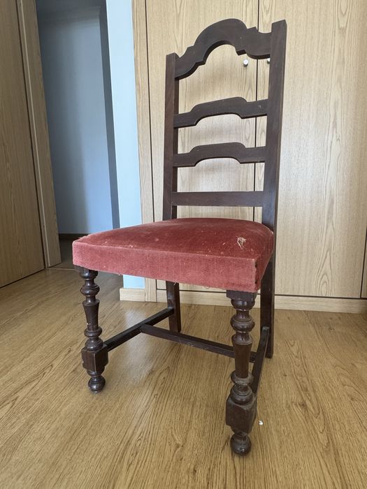 Cadeira antiga em madeira estilo rustico /tradicional para restauro
