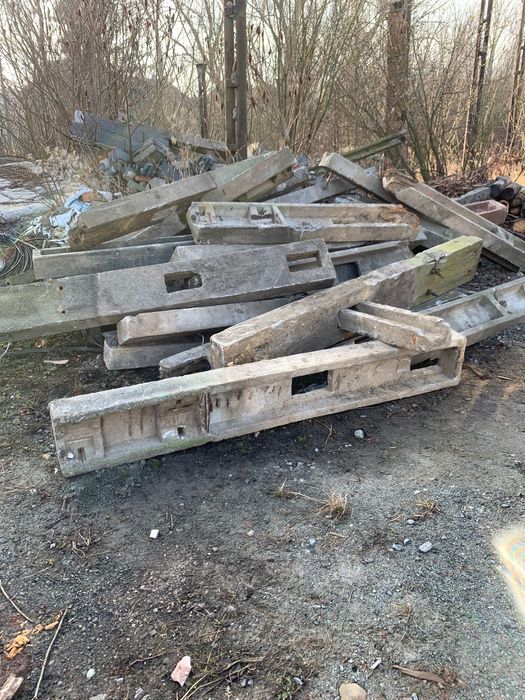 Za darmo szczudła/ słupy betonowe