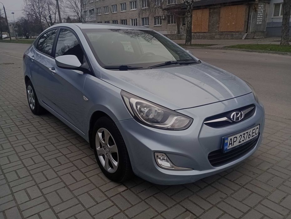 Отличный HYUNDAI Accent 1.4 газ/бензин 2012 года