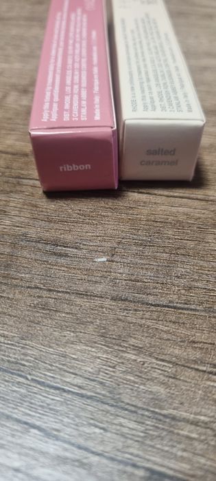 Dwa nowe błyszczyki rhode Bieber peptide lip tint