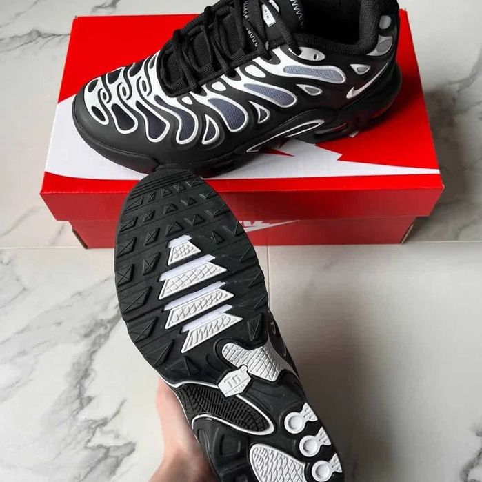 Кросівки Nike Air Max TN Plus Drift Black White: 2 250 грн