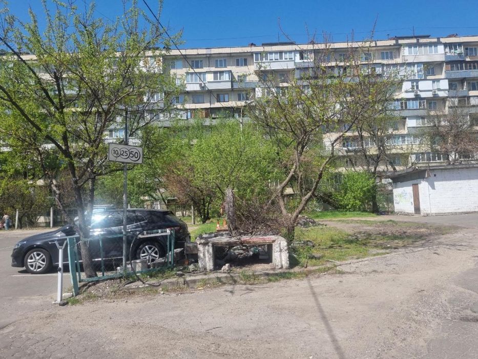 Оренда паркомісця вул. Ореста Левицького,3