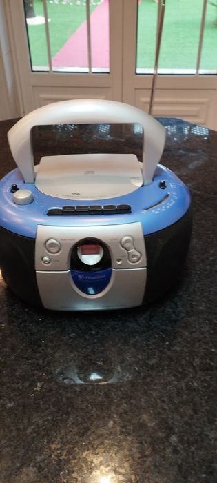 Radio portátil . Leve e prático para transportar para qualquer local.