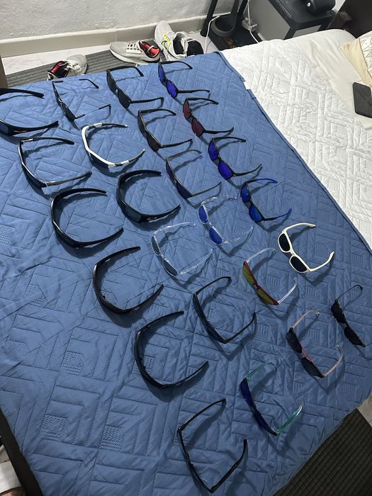 Varios oculos oakley e marcas