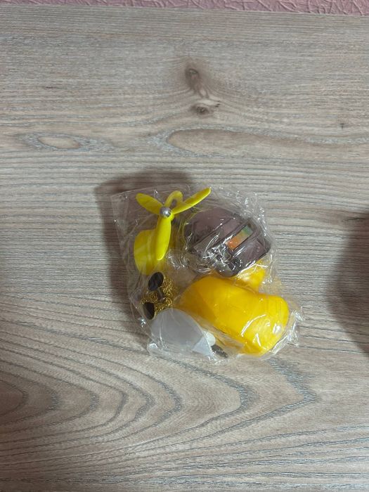 Качки Уткі в повному екіпі на руль велосипеда мотоцикла або в машину