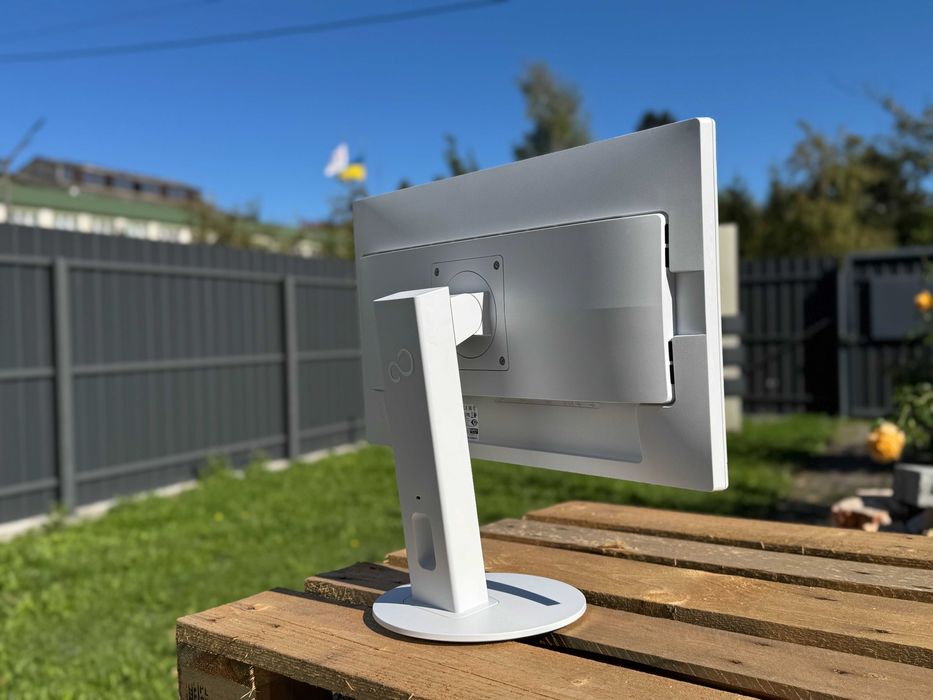 Fujitsu B24-8 TE Pro IPS 24"FHD\офісний монітор\HDMI,DisplayPort,VGA