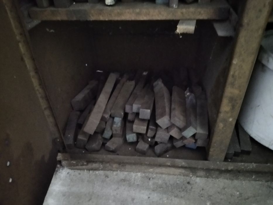 Sprzedam noze tokarskie, frezy, tanio