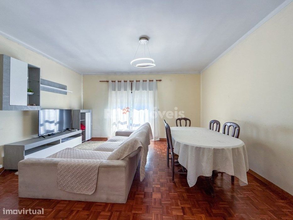 Apartamento T4 c/ Garagem e 2 Varandas - em Abrantes