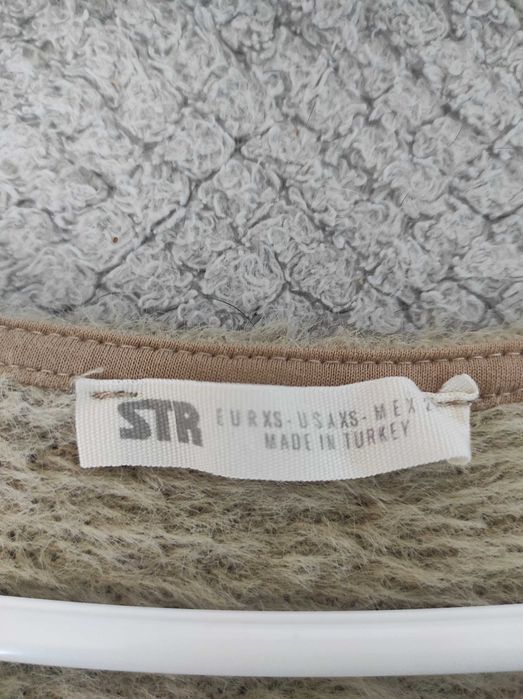 Beżowy sweterek krótki,mięciutki Stradivarius