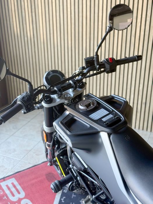 Husqvarna Svartpilen 125
