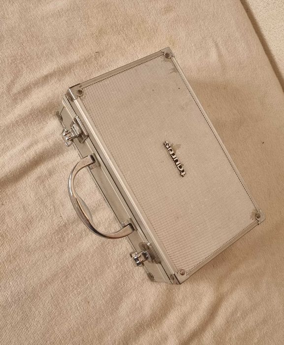 Mala Pequena de Aluminio para Arrumação medidas nas fotos