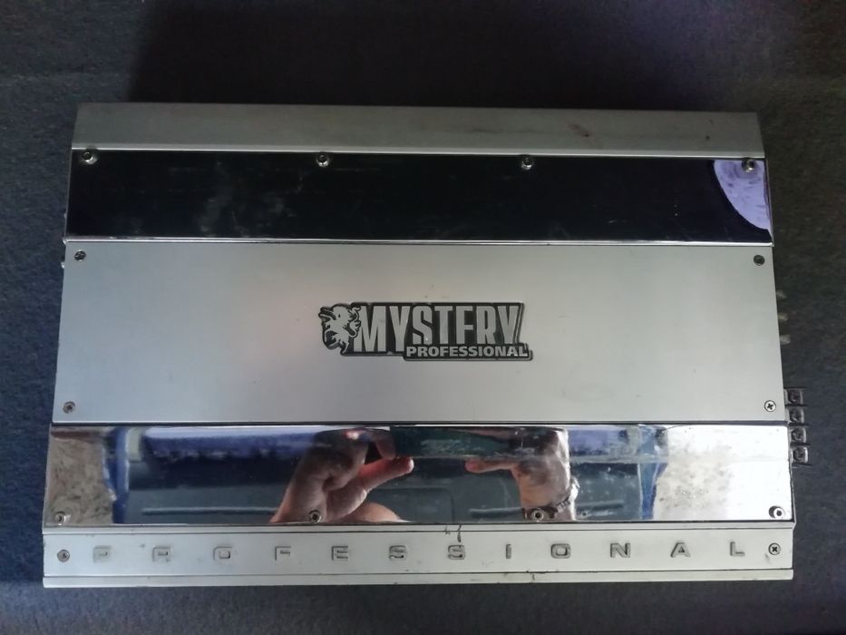 Автомобільний аудіопідсилювач