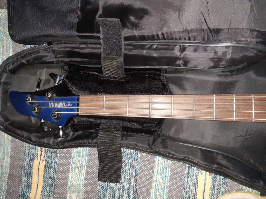 Guitarra baixo Yamaha RBX 774
